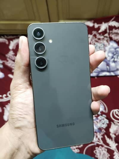 Samsung Mobile S24 fE