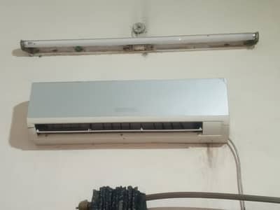 Haier AC 1.5 ton Not inverter Good Condition Not any fault