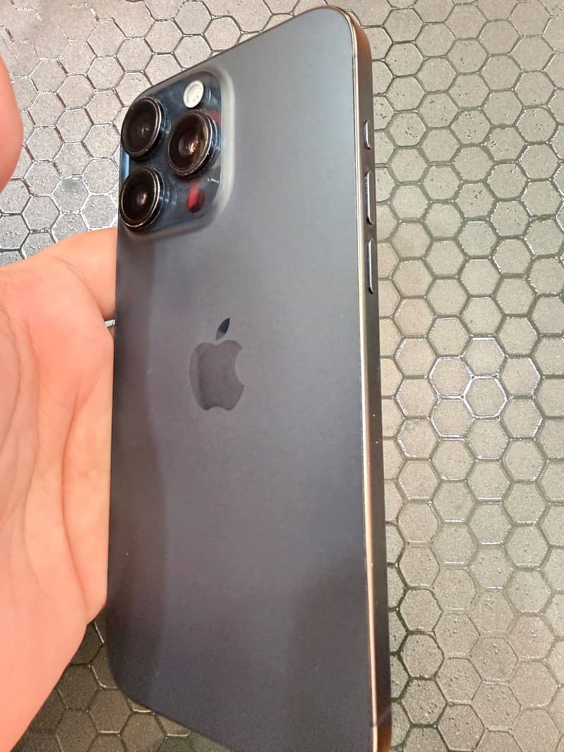 Apple iPhone 15 Pro Max 5