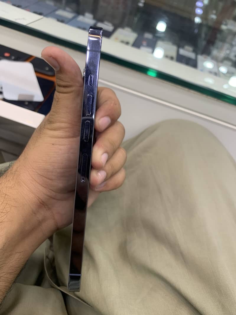 Apple iPhone 13 Pro Max 4