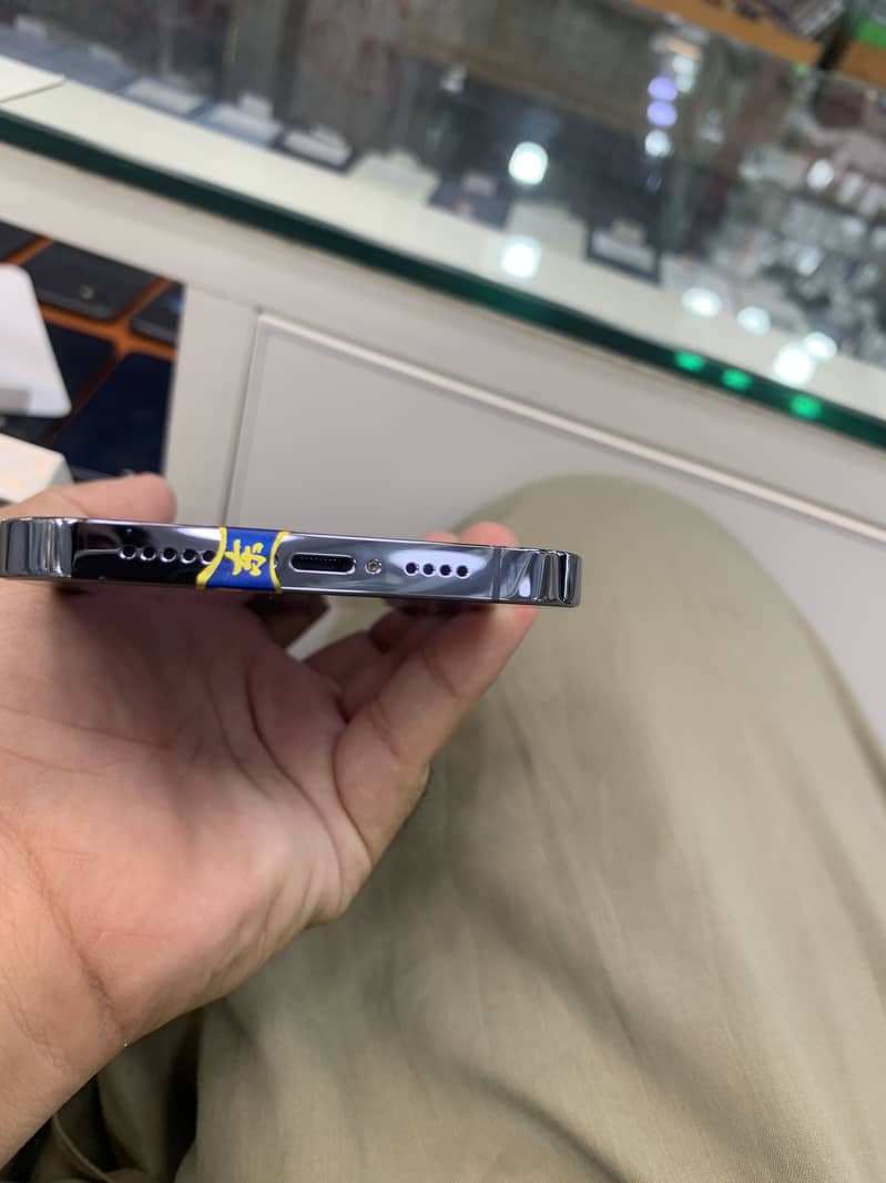 Apple iPhone 13 Pro Max 6