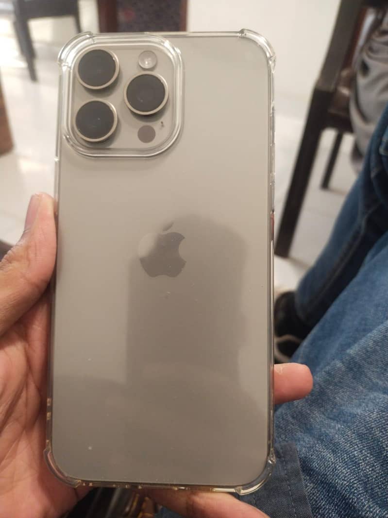 Apple iPhone 15 Pro Max 6