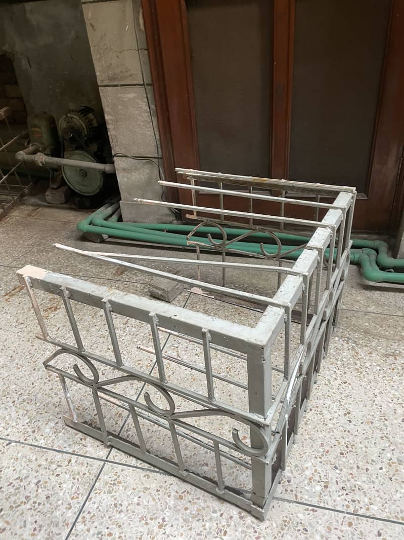 Ac wall stand window 1