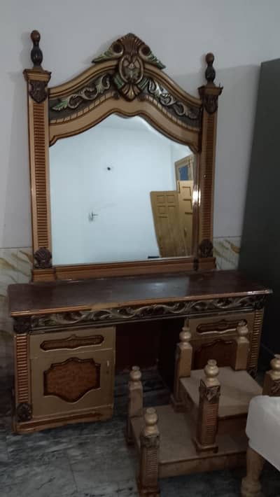 Dressing and Showcase