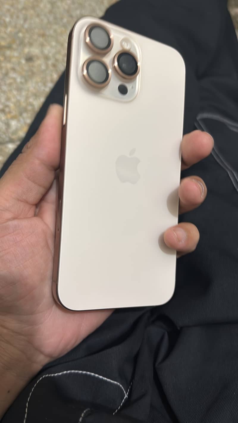 Apple iPhone 16 Pro Max 2