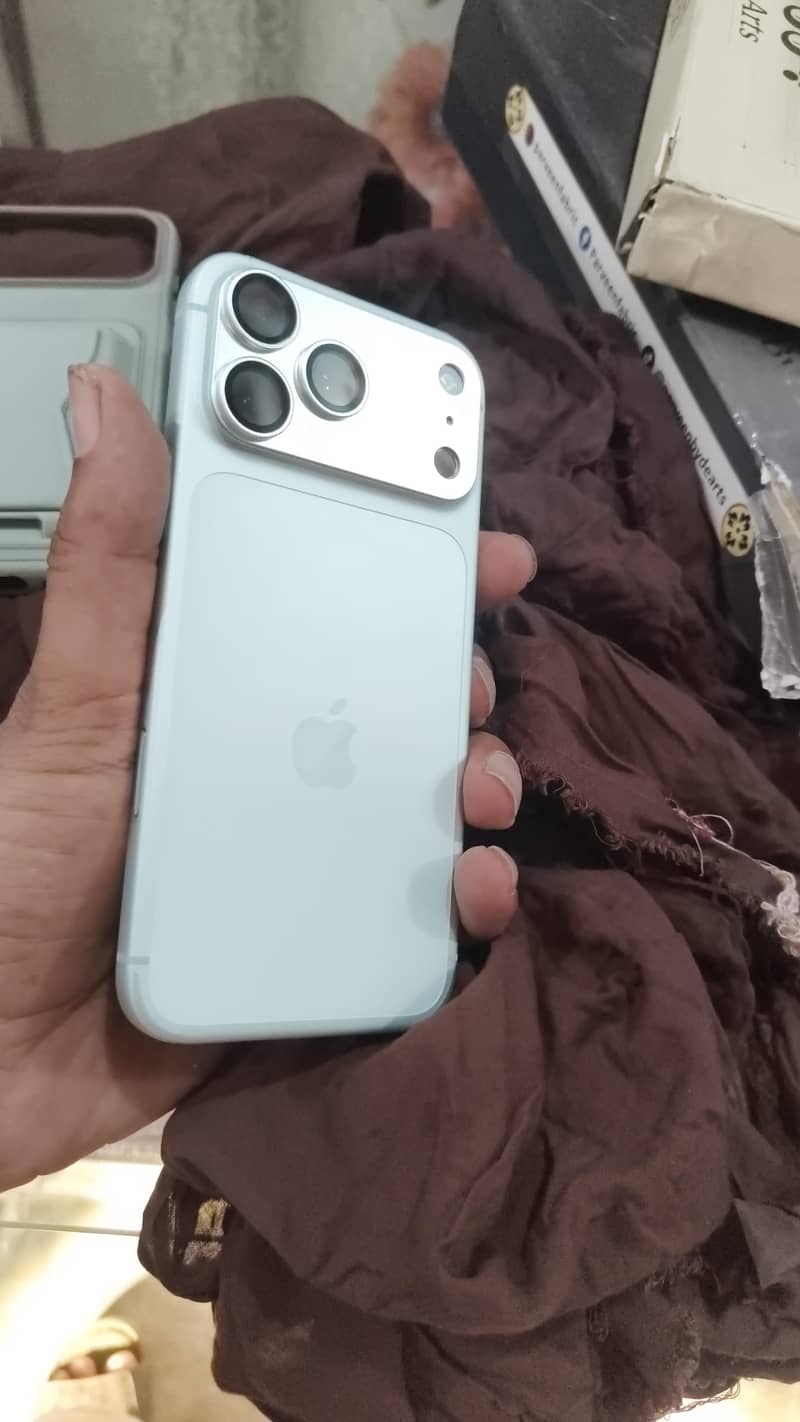 Apple iPhone 17 Pro Max 1