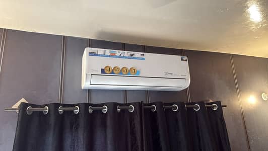 Midea 1.5 Ton Split AC – Like New