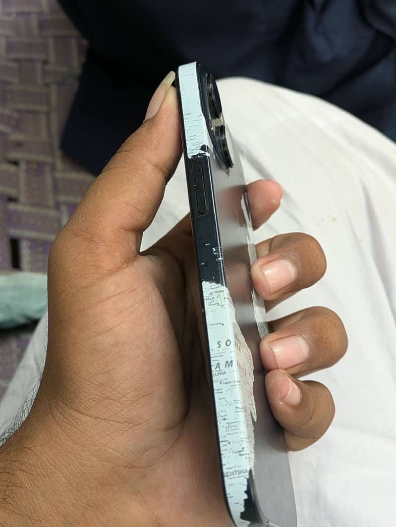 Apple iPhone 13 3