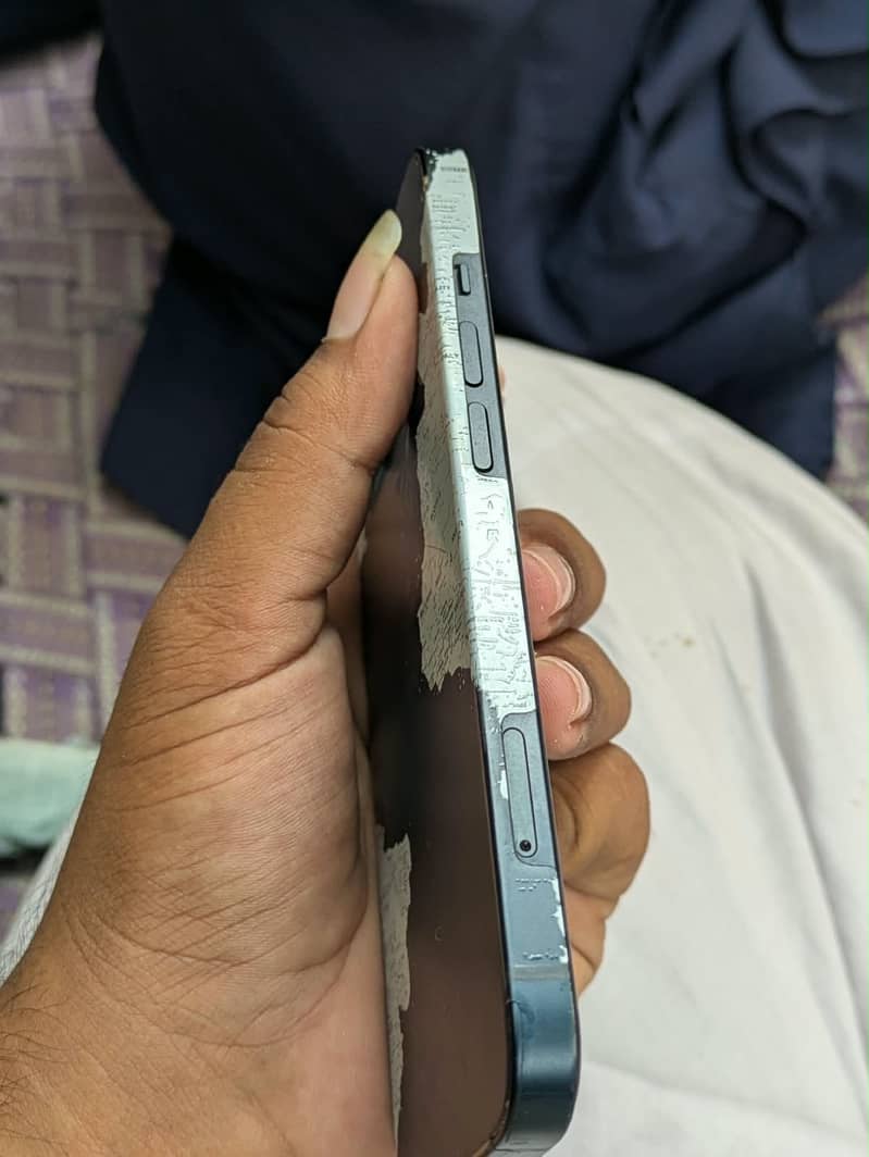 Apple iPhone 13 4