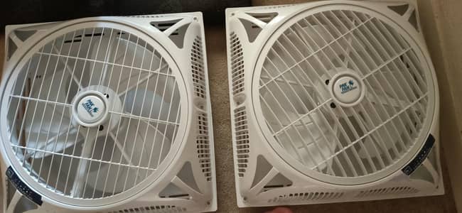 2pc New PAk FANs and celling light