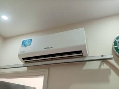 Kenwood 1 Ton AC – Heat & Cool – Excellent Condition