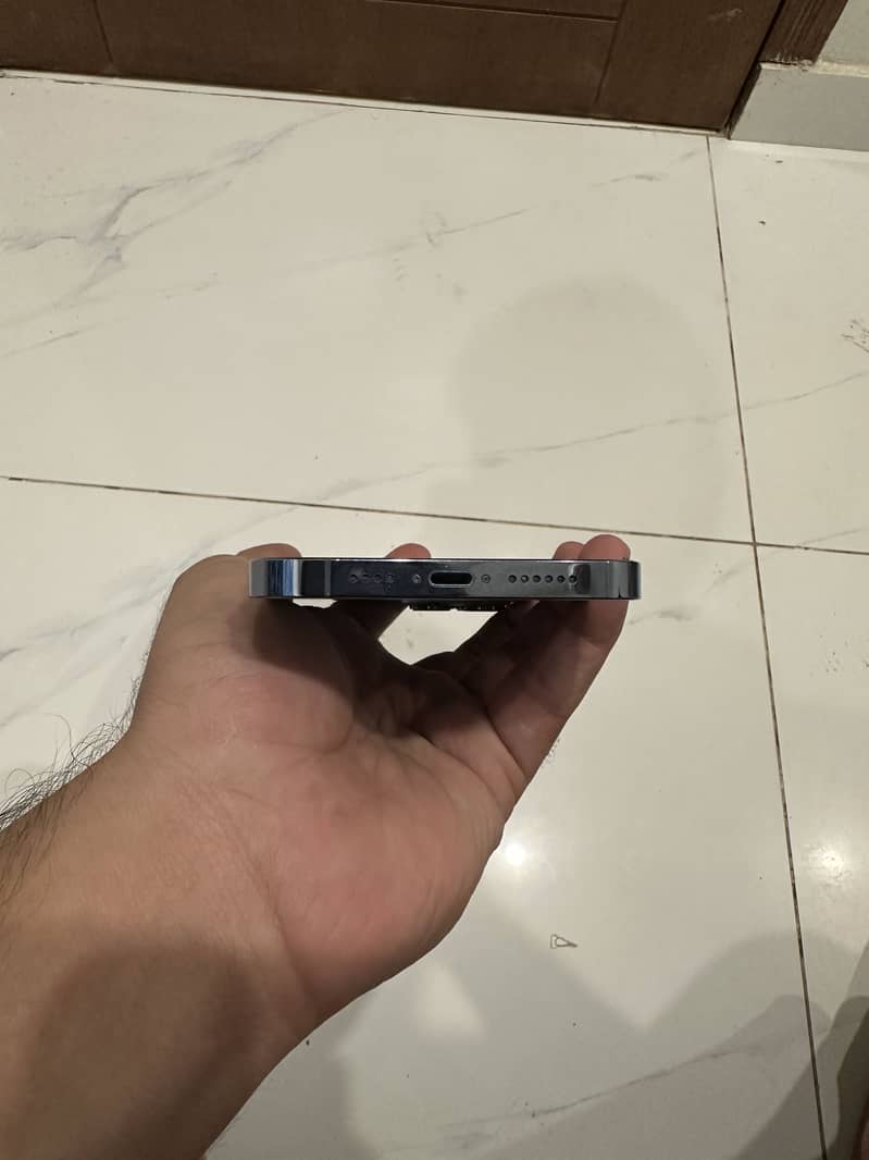 Apple iPhone 13 Pro Max 4