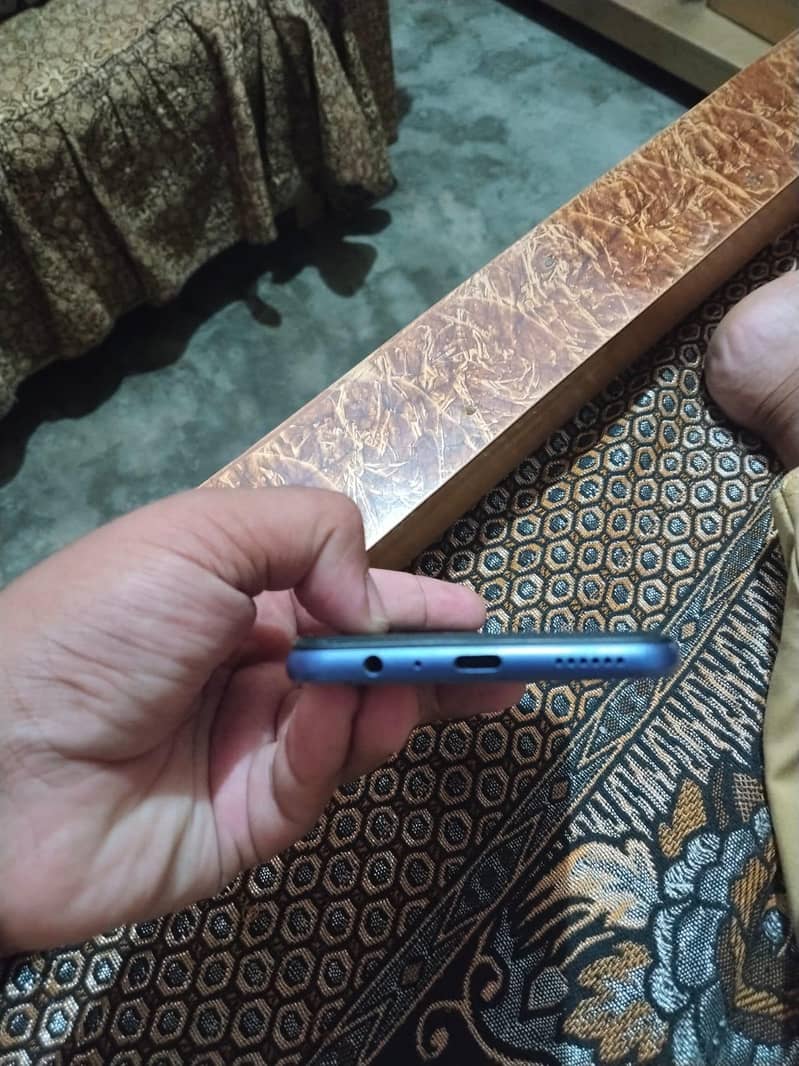 Vivo V21e 4