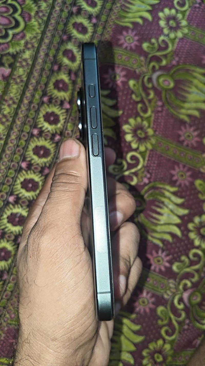 Apple iPhone 17 5