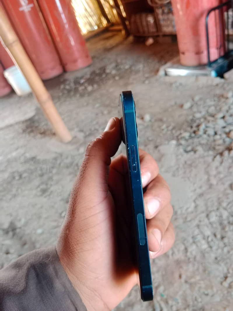 Apple iPhone 12 5