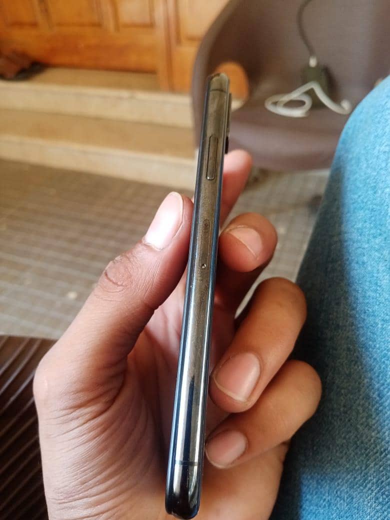 Apple iPhone X 4