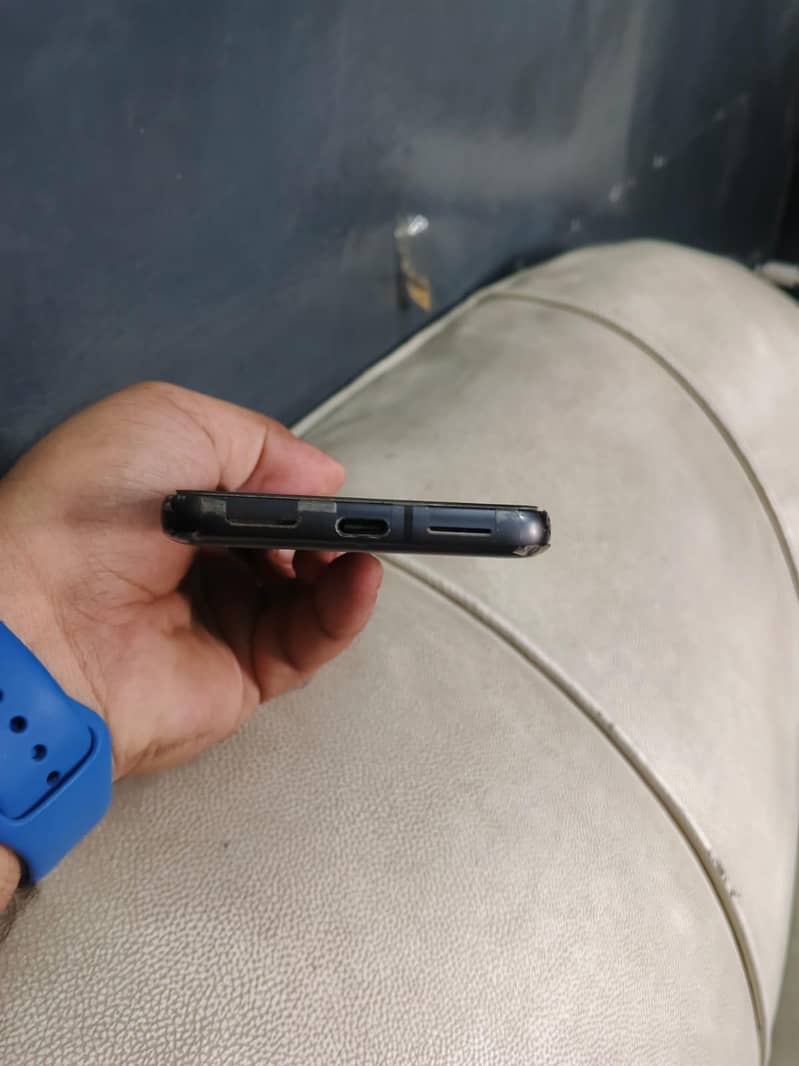 Google Pixel 8 4
