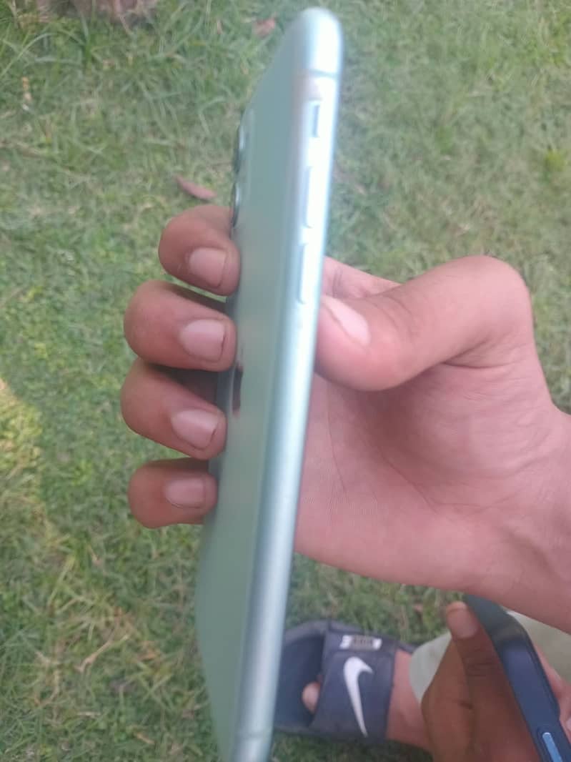Apple iPhone 11 0
