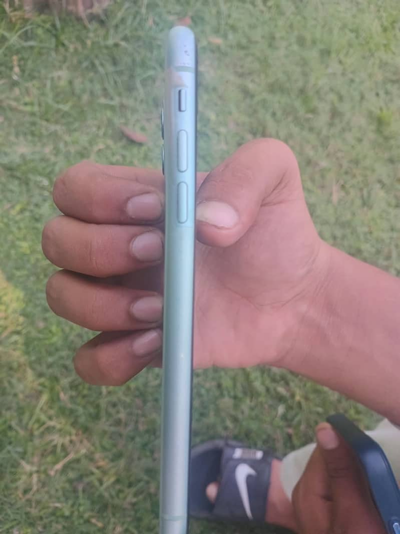 Apple iPhone 11 9