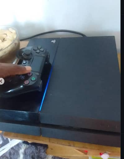 PS4 1tb with 2 controllers/Jailbreak/11 games