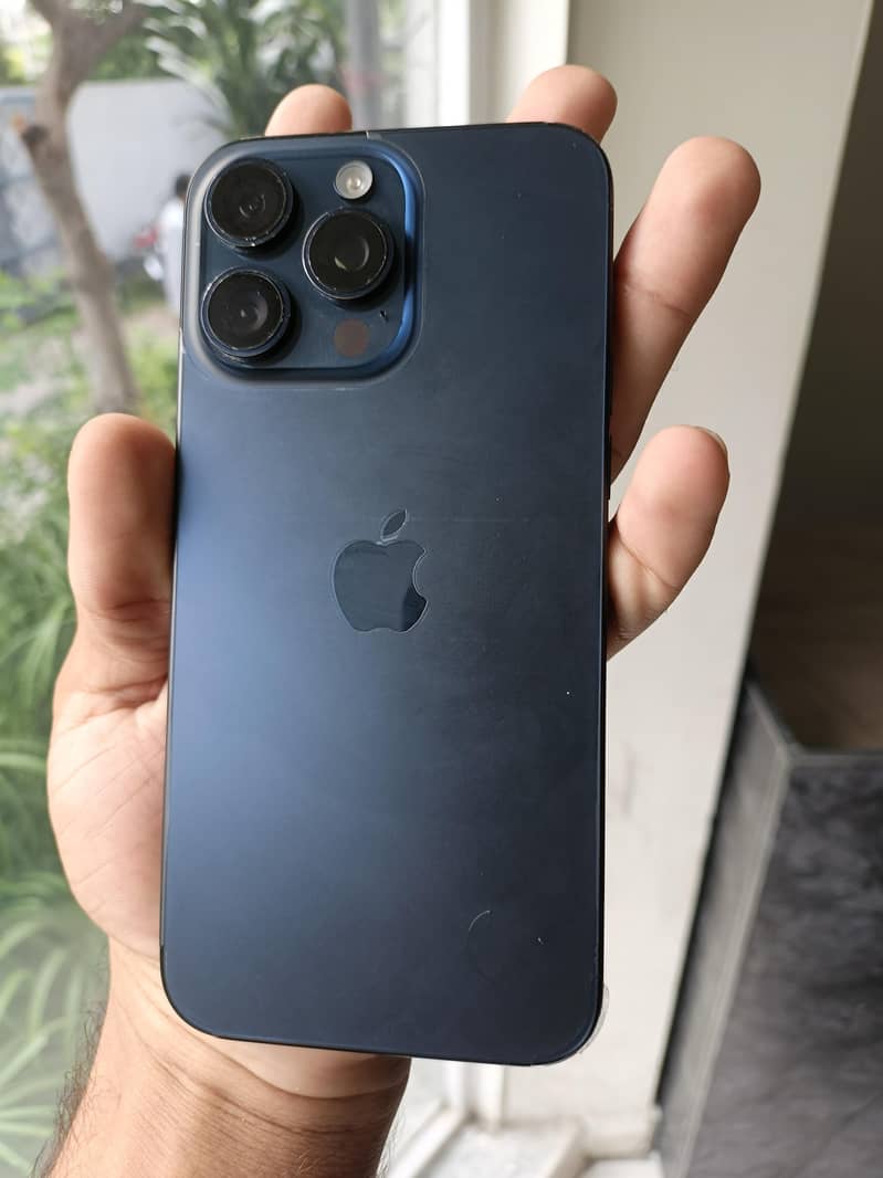Apple iPhone 15 Pro Max 2