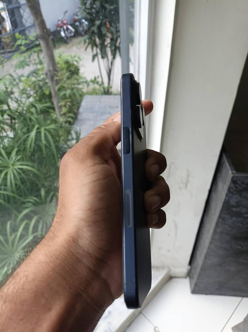 Apple iPhone 15 Pro Max 3