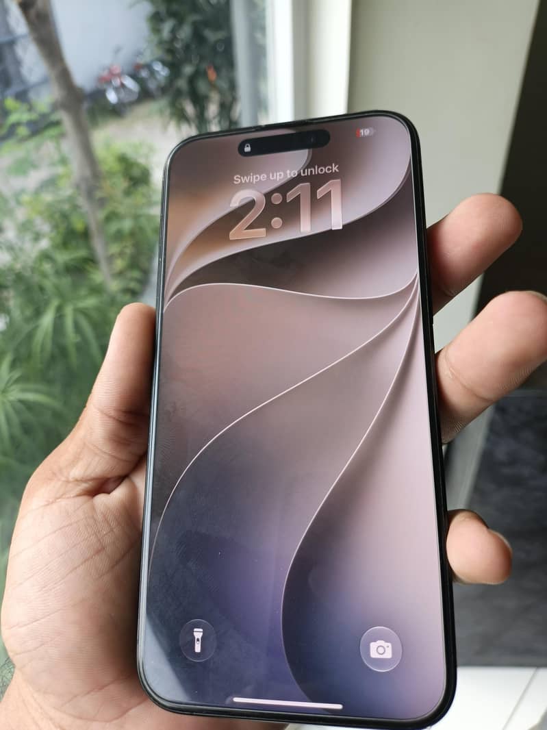 Apple iPhone 15 Pro Max 4