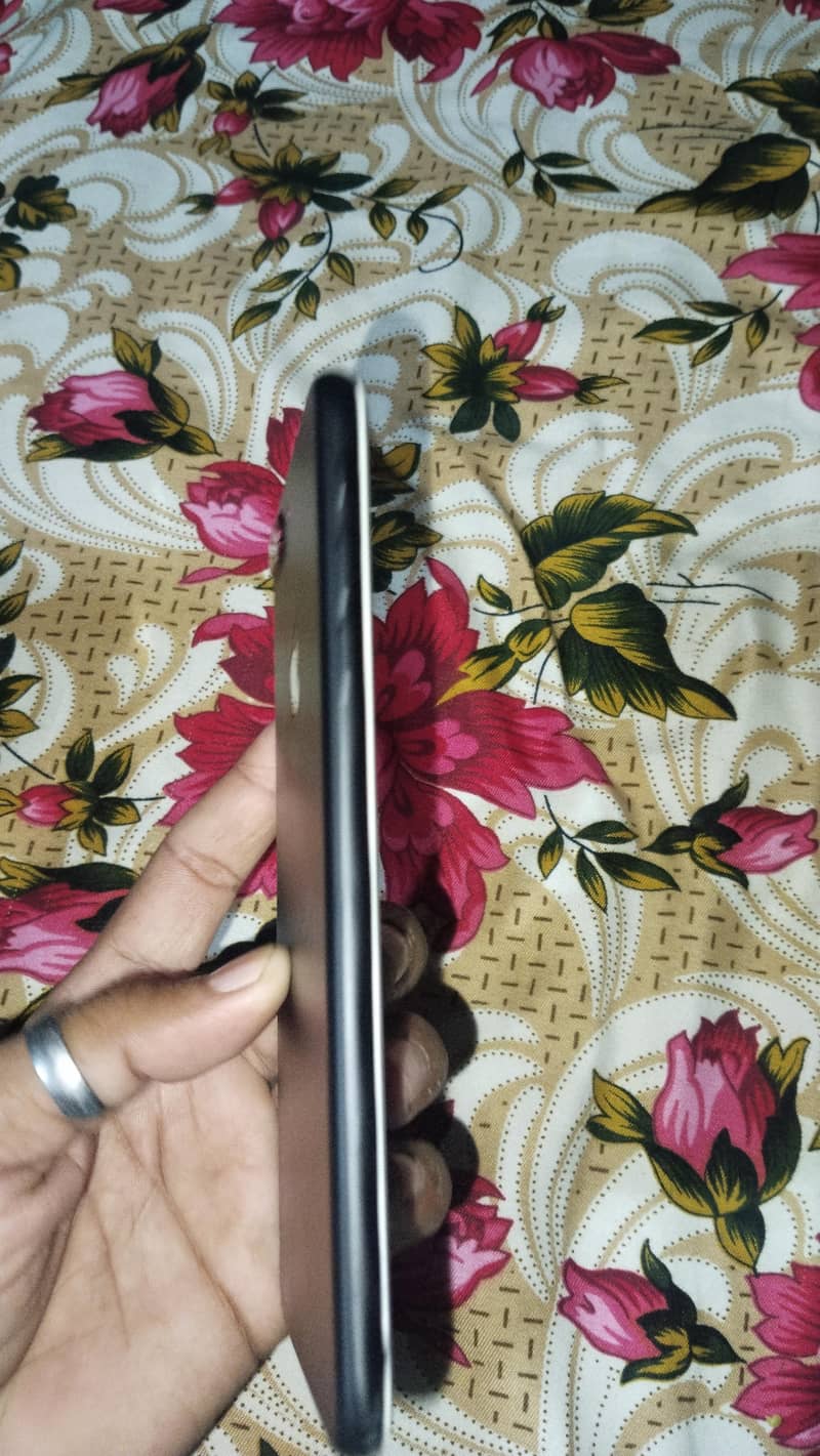 Apple iPhone 7 Plus 6