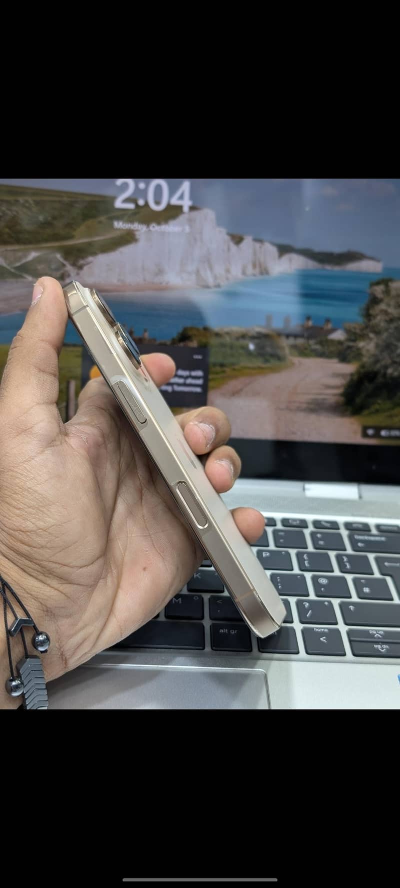 Apple iPhone 16 Pro 1