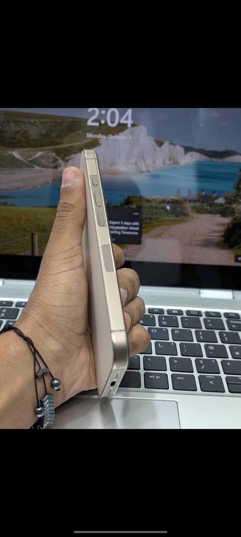 Apple iPhone 16 Pro 3