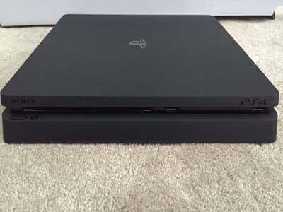 Ps4 slim 500 gb with 3 controllers and good games