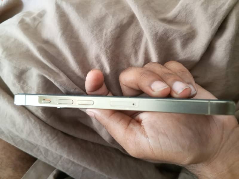 Apple iPhone 13 Pro 2