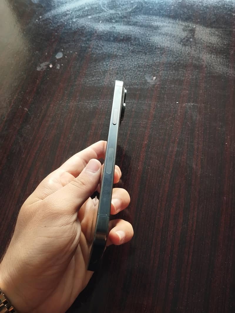 Apple iPhone 15 Pro Max 2