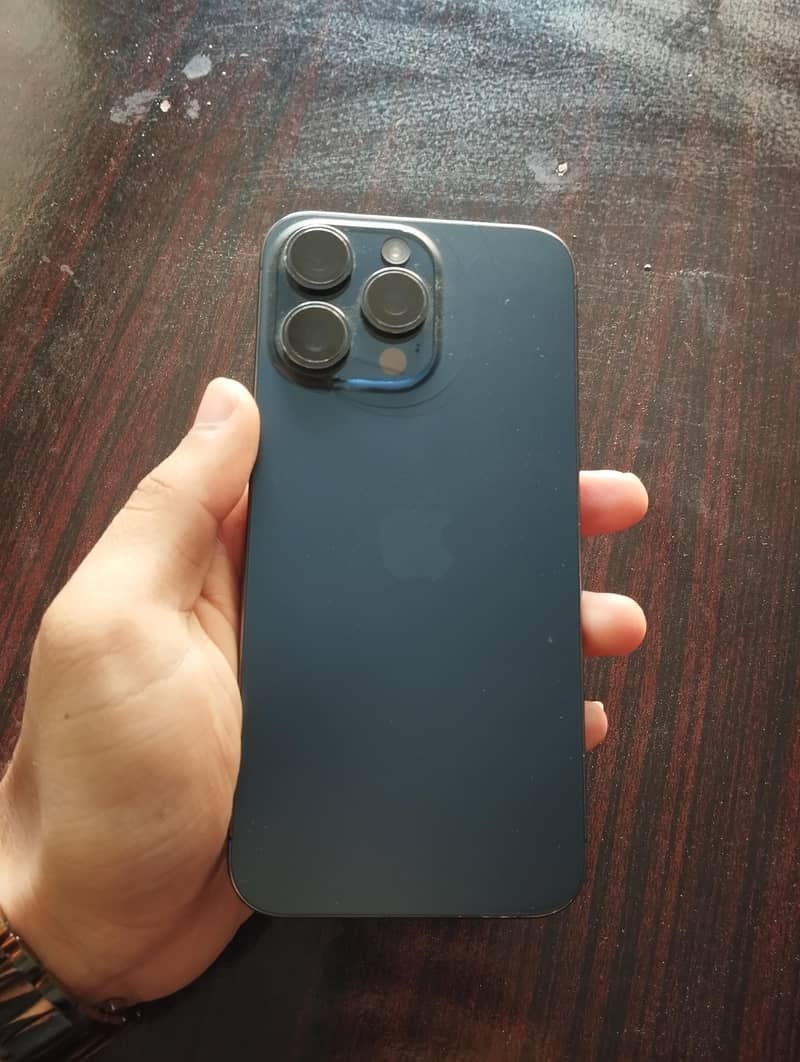 Apple iPhone 15 Pro Max 3