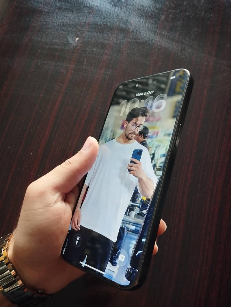 Apple iPhone 15 Pro Max 4