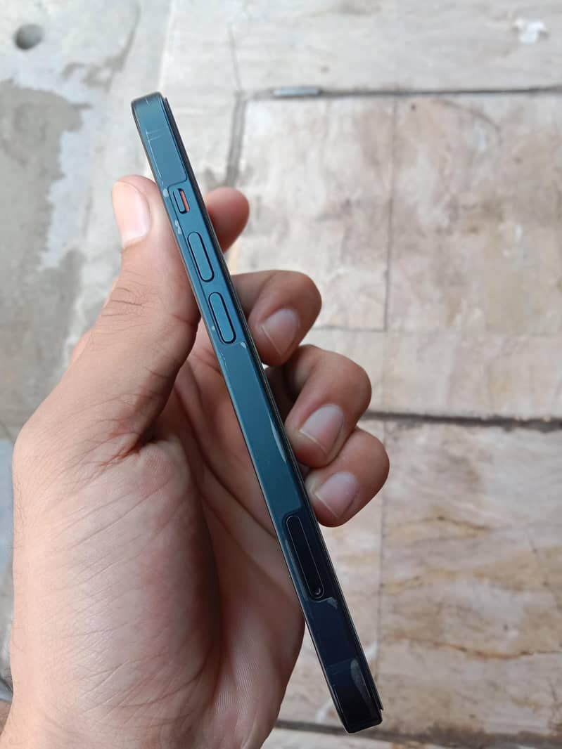 Apple iPhone 13 3