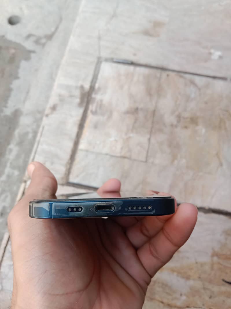 Apple iPhone 13 6