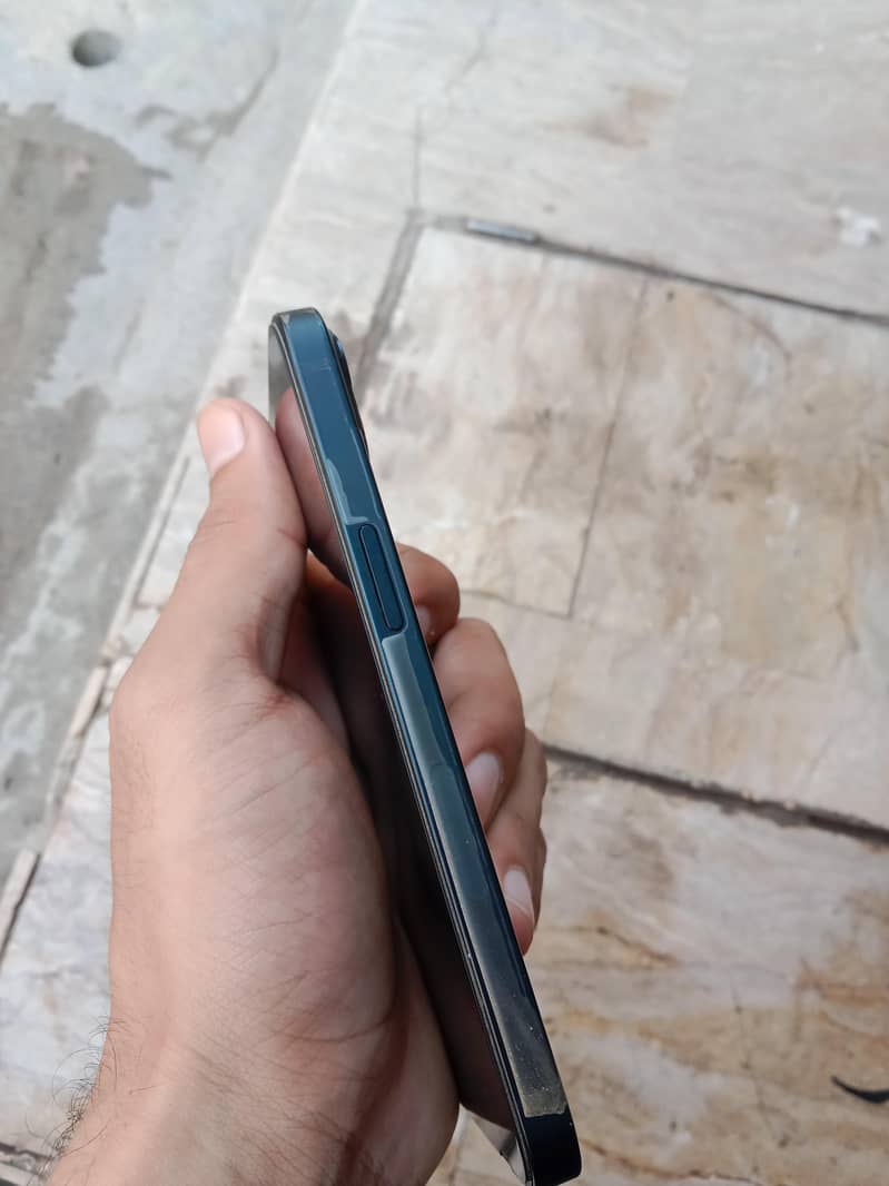 Apple iPhone 13 7
