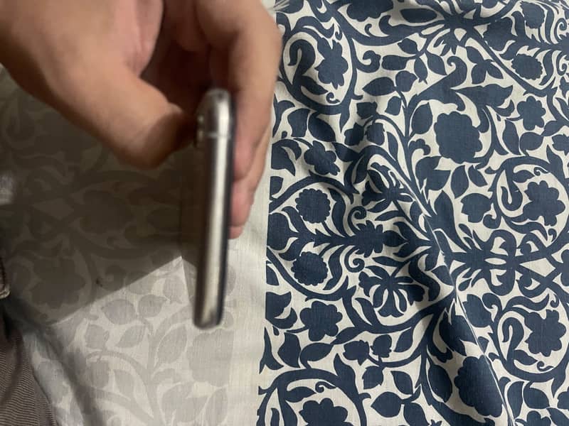 Apple iPhone XS 5