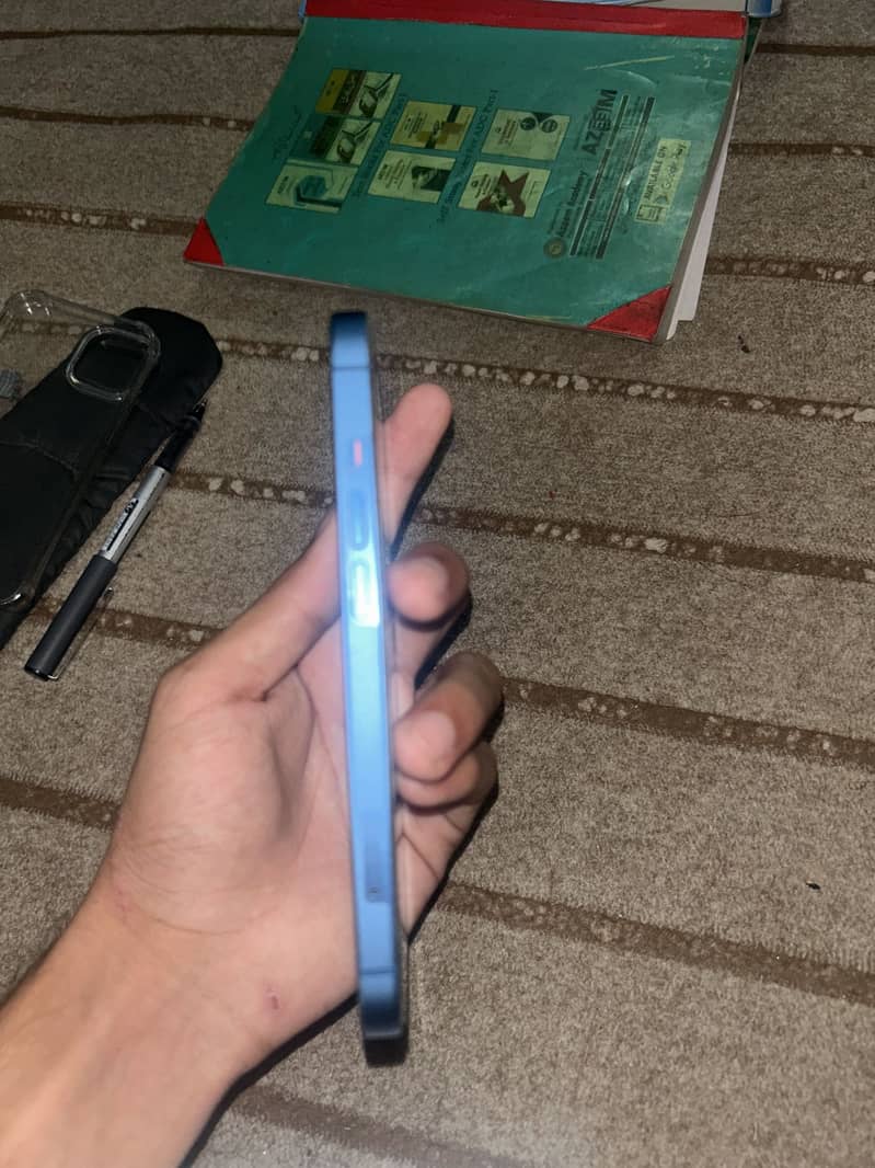 Apple iPhone 13 2