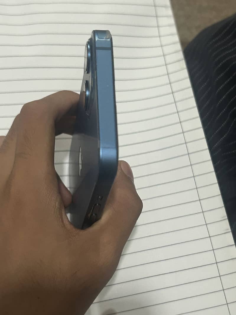 Apple iPhone 13 6