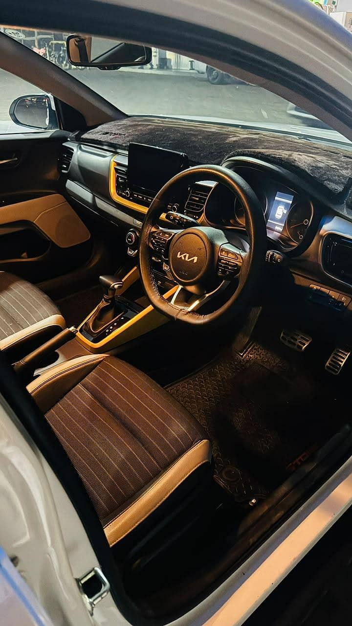 KIA STONIC ex plus 5