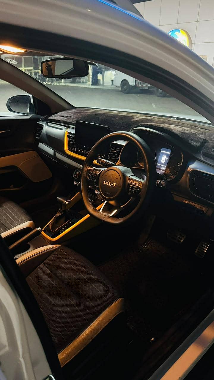 KIA STONIC ex plus 6