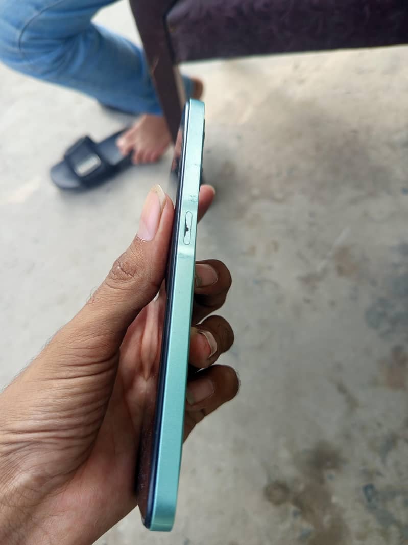 Realme C35 3