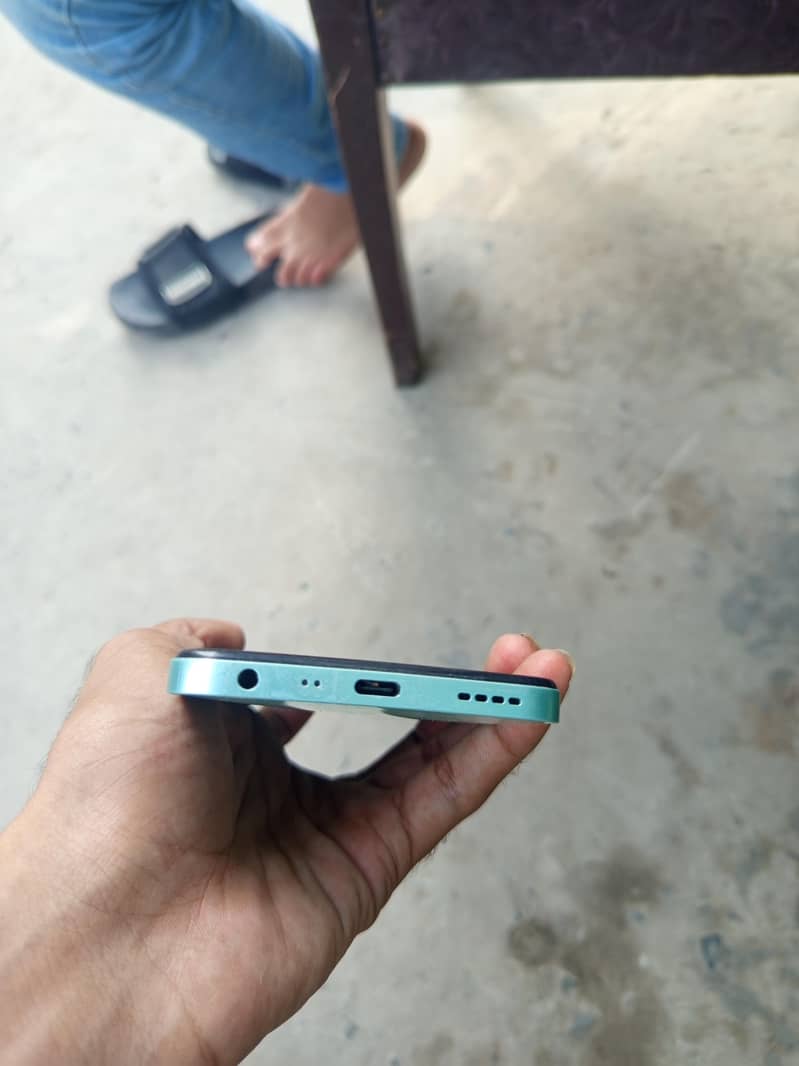 Realme C35 4