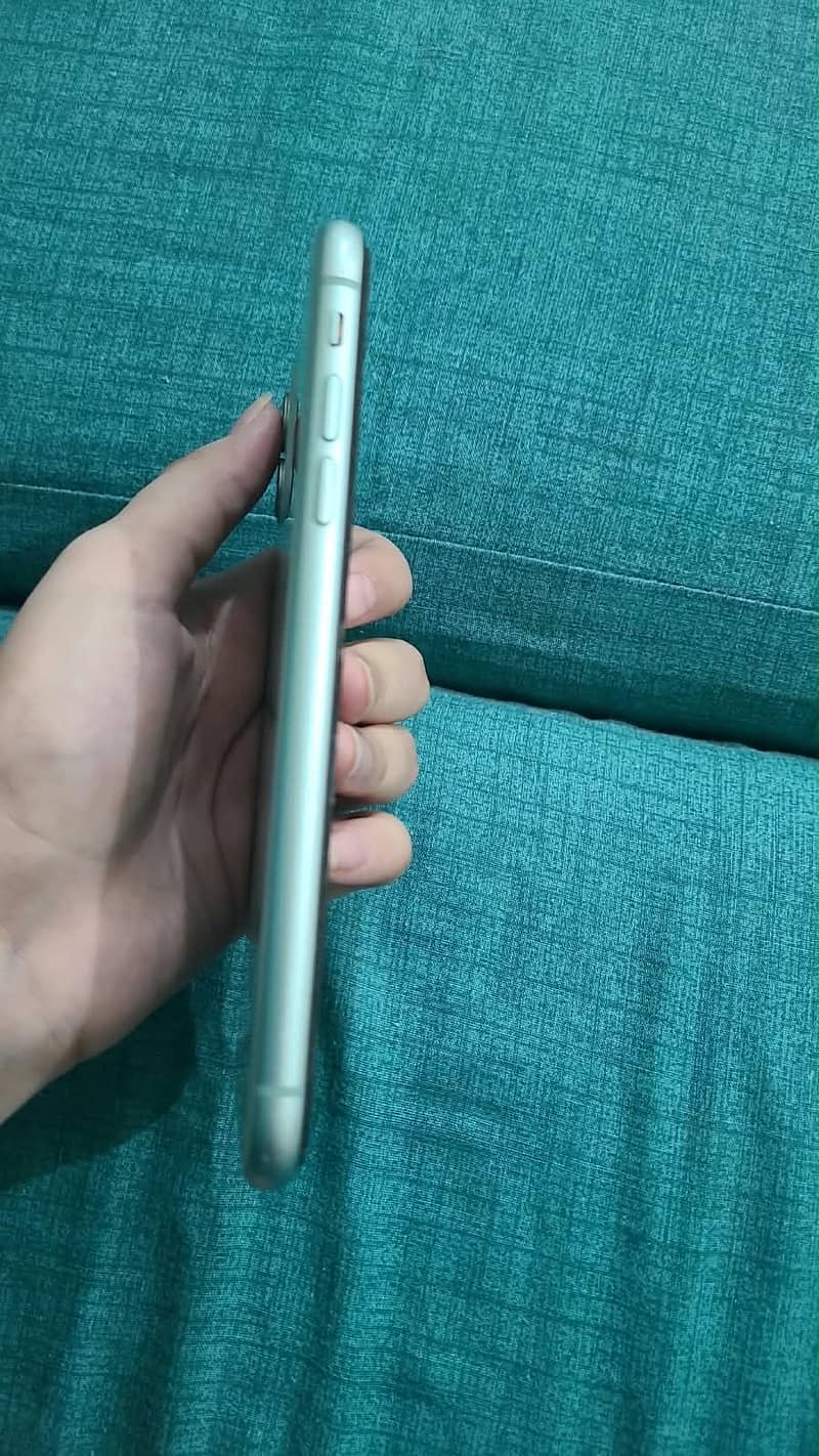 Apple iPhone 11 4