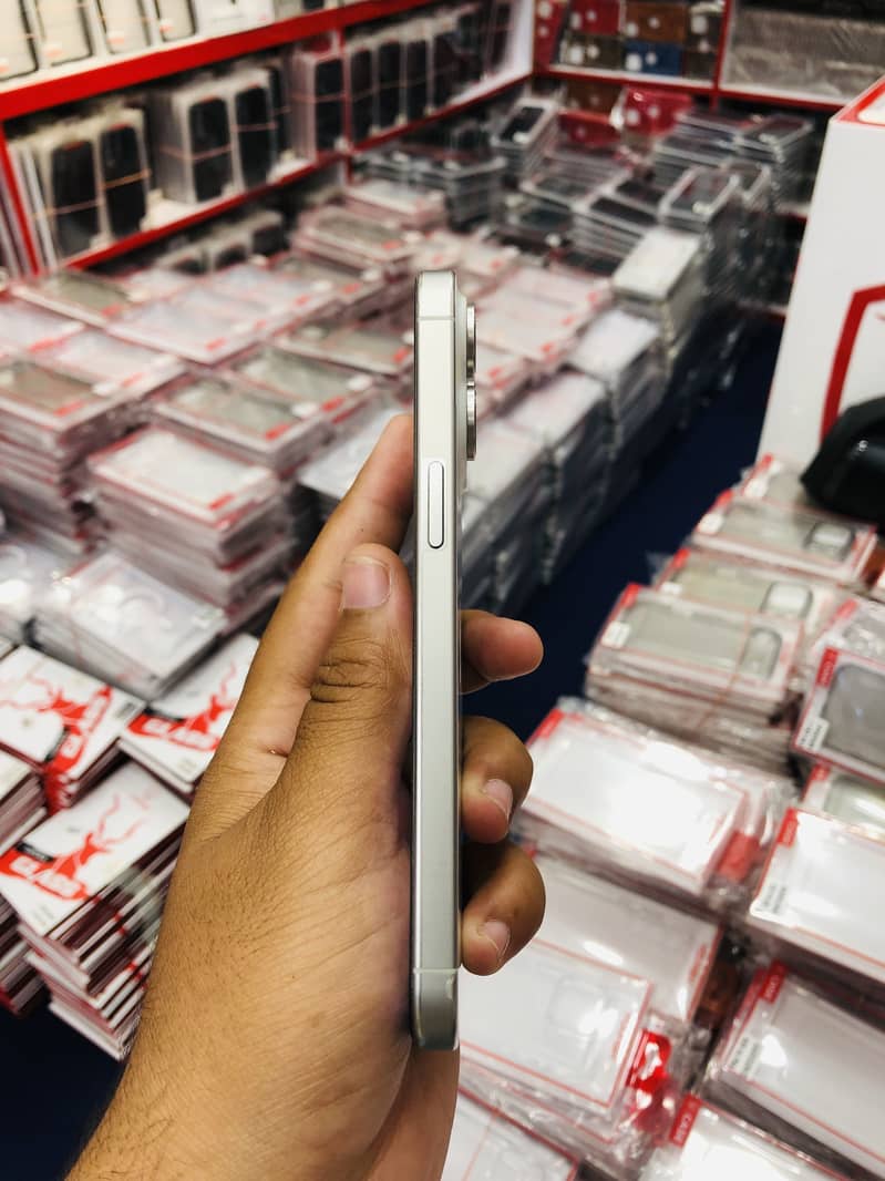 Apple iPhone 15 Pro Max 2
