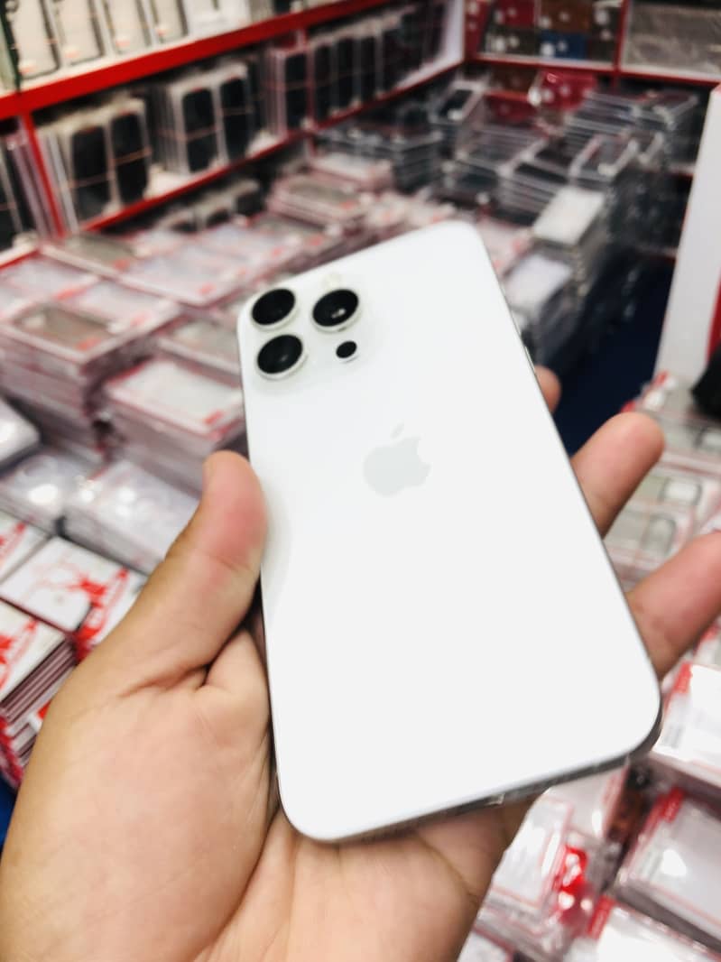 Apple iPhone 15 Pro Max 3