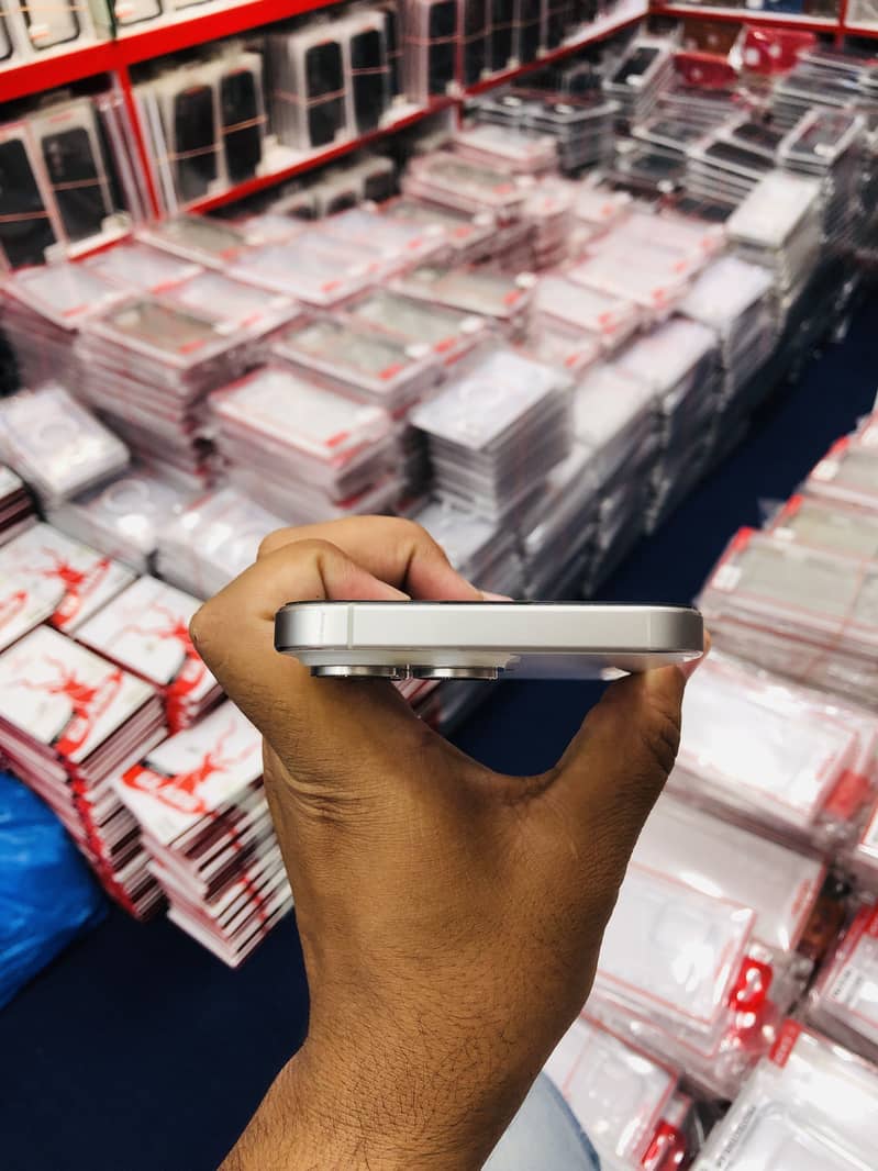 Apple iPhone 15 Pro Max 6