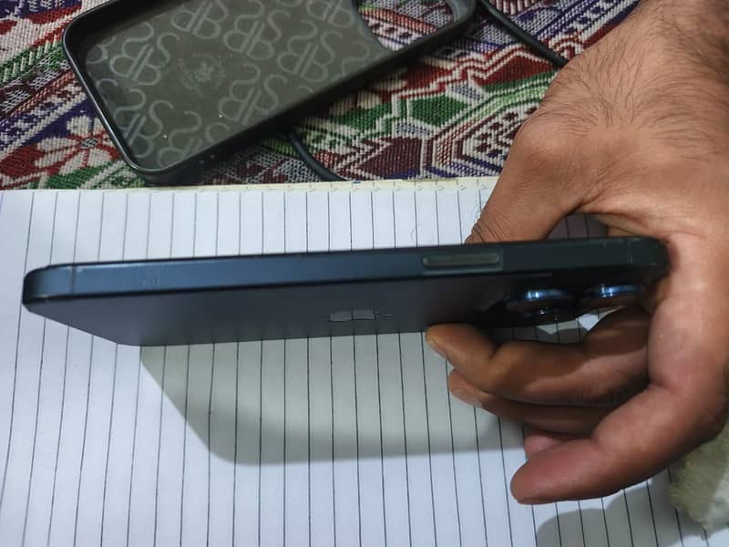 Apple iPhone 15 Pro Max 3